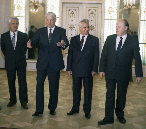 Image - Boris Yeltsin, Leonid Kravchuk, and Stanislau Shushkevich in 1991 (with Vitold Fokin in background on left).